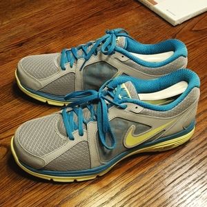 Women's  Nike Tennis Shoes NWOT Size 11